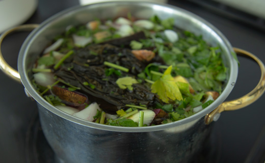 Heal your skin with mineral broth